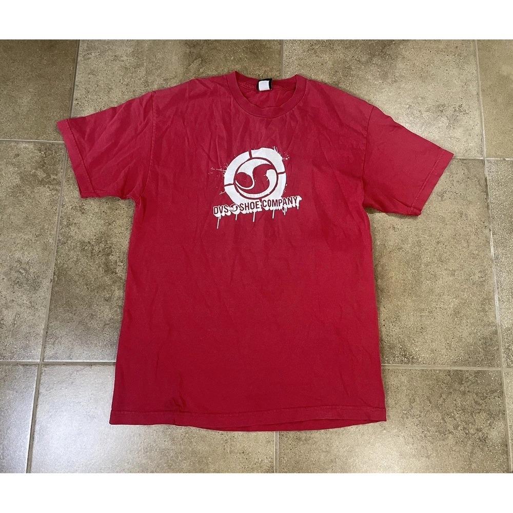 DVS Shoe Company Shirt Mens Sz L Red Short Sleeve Skateboarding Y2K Vintage